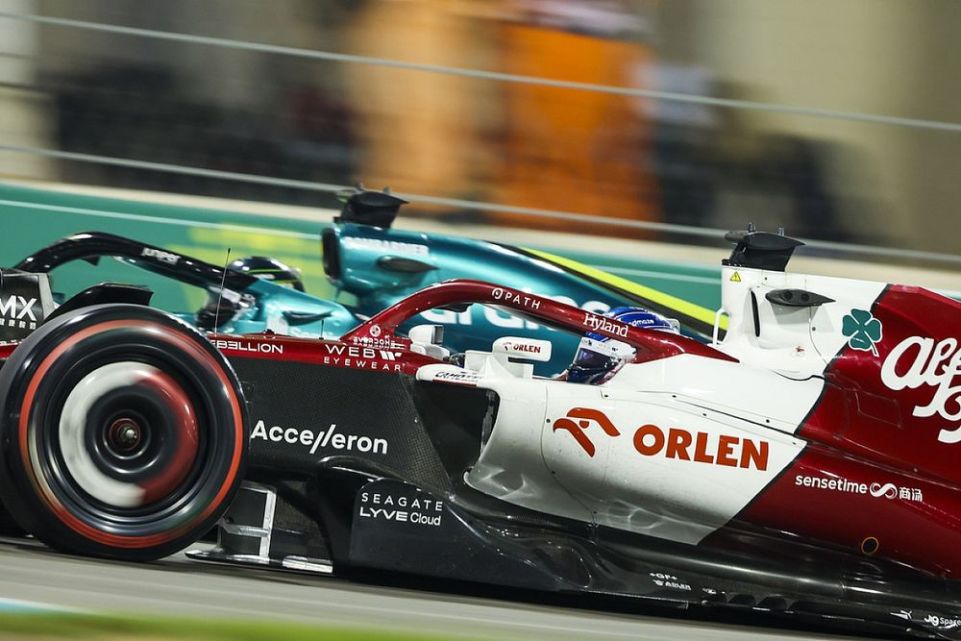 Alfa Romeo, conscia del ritmo inferiore ad Aston Martin, ha affrontato il GP di Abu Dhabi per difendere il sesto posto in classifica.