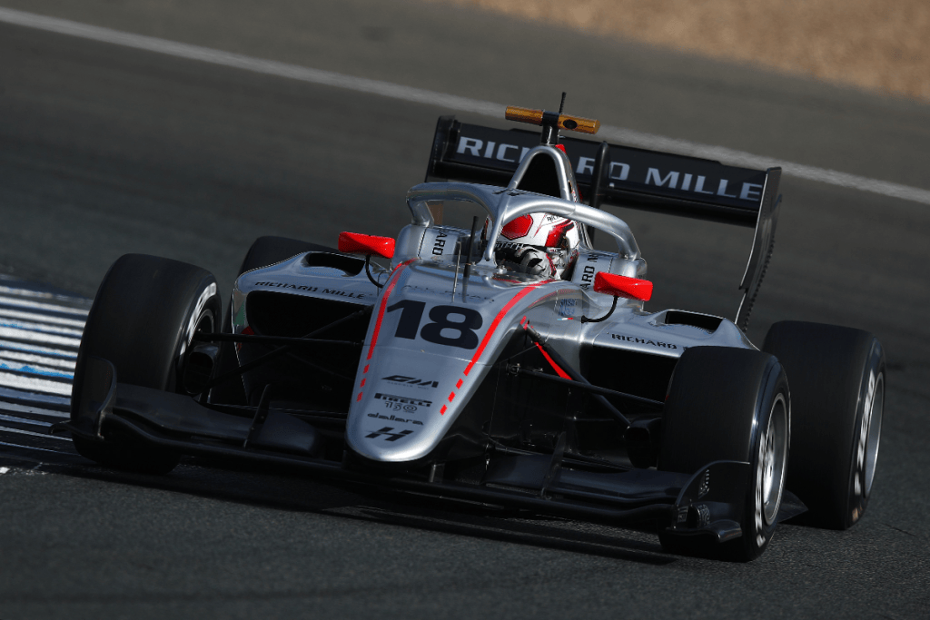 Gabriele Mini ha firmato con Hitech GP per il suo passaggio nel Campionato FIA di Formula 3 il prossimo anno.