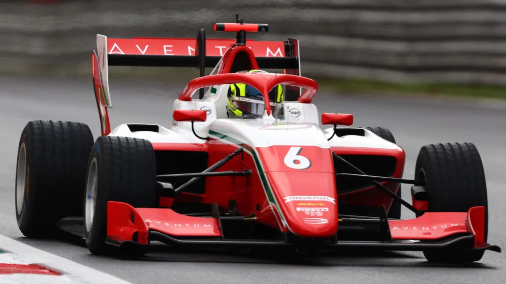 Il junior Ferrari Ollie Bearman salirà in Formula 2 la prossima stagione con Prema. Il pilota britannico ha chiuso l’anno del suo debutto in Formula 3 al