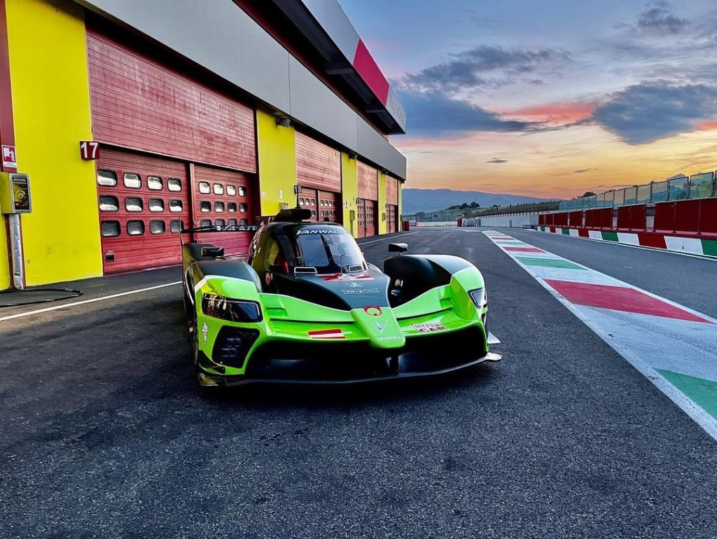 La Vandervell Vanwall ByKolles, in una nuova livrea, svolgerà alcuni test al Mugello per poi si trasferirsi al Paul Ricard.