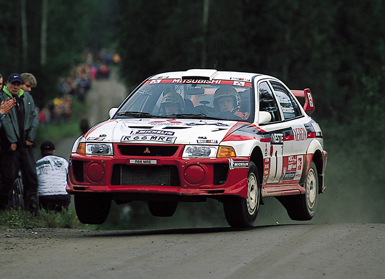 I mondiali, si sa, possono sfuggire di mano all'ultimo rally della stagione. Se si è sfortunati, anche a 300 metri dal traguardo. Così finì il WRC 1998.