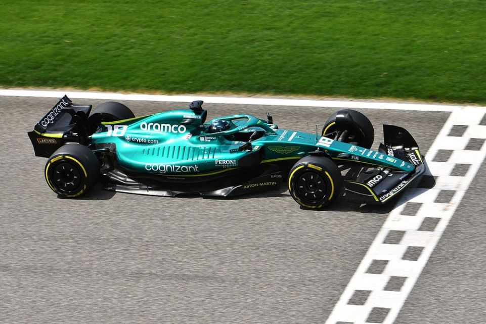 Aston Martin AMR22