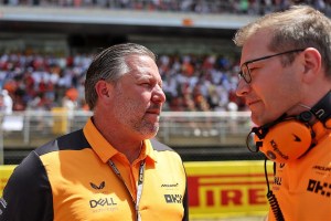 Zak Brown and Andreas Seidl disagree on Daniel Ricciardo contract.v1