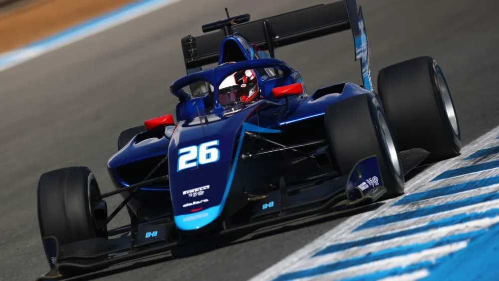Hunter Yeany ha firmato con Carlin per il suo terzo anno nel FIA Formula 3 Championship.
