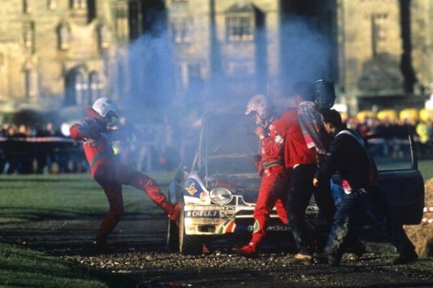 I mondiali, si sa, possono sfuggire di mano all'ultimo rally della stagione. Se si è sfortunati, anche a 300 metri dal traguardo. Così finì il WRC 1998.