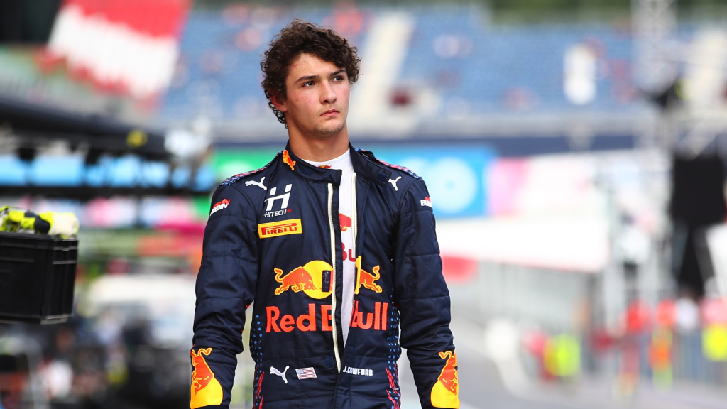 Le stelle della Formula 3 della Red Bull Jak Crawford e Isack Hadjar passeranno in Formula 2 quest'anno insieme con Hitech GP.