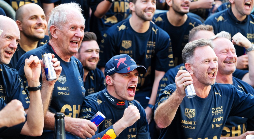 Il Team Principal della Red Bull Christian Horner ha rivelato di essersi sentito "lusingato" dalla considerazione di Ferrari nei suoi confronti come possibile sostituto di Mattia Binotto.