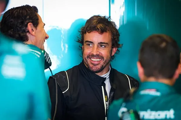 Il team inglese ha introdotto la vettura per la stagione 2023. Vediamo, quindi, i primi commenti del proprietario Lawrence Stroll, del figlio e pilota Lance e del compagno Fernando Alonso.