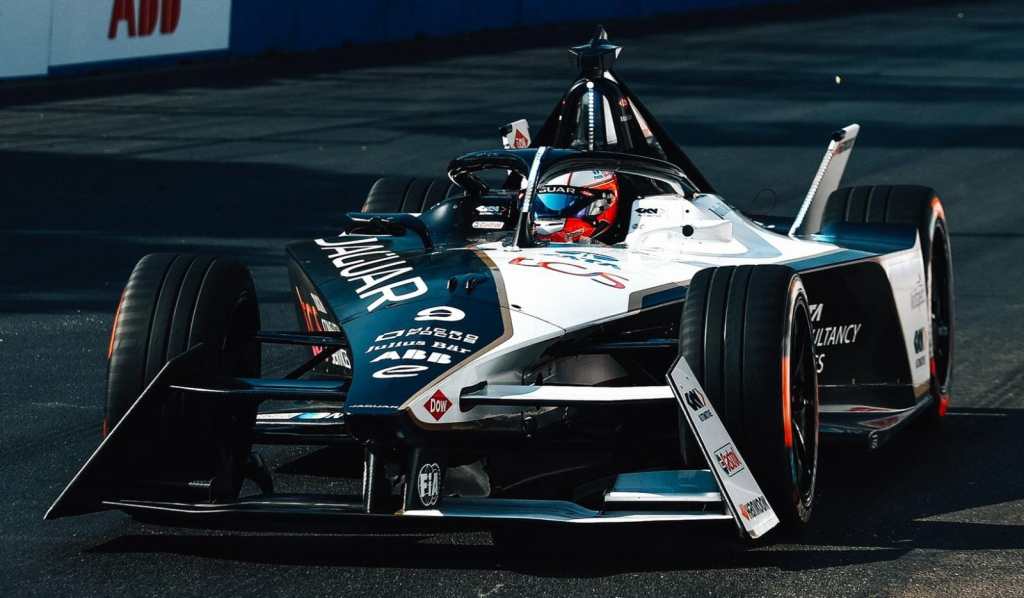 Mitch Evans a bordo della sua Jaguar