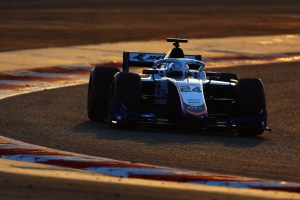 Kush Maini, il pilota più veloce del terzo giorno di test in Bahrain
