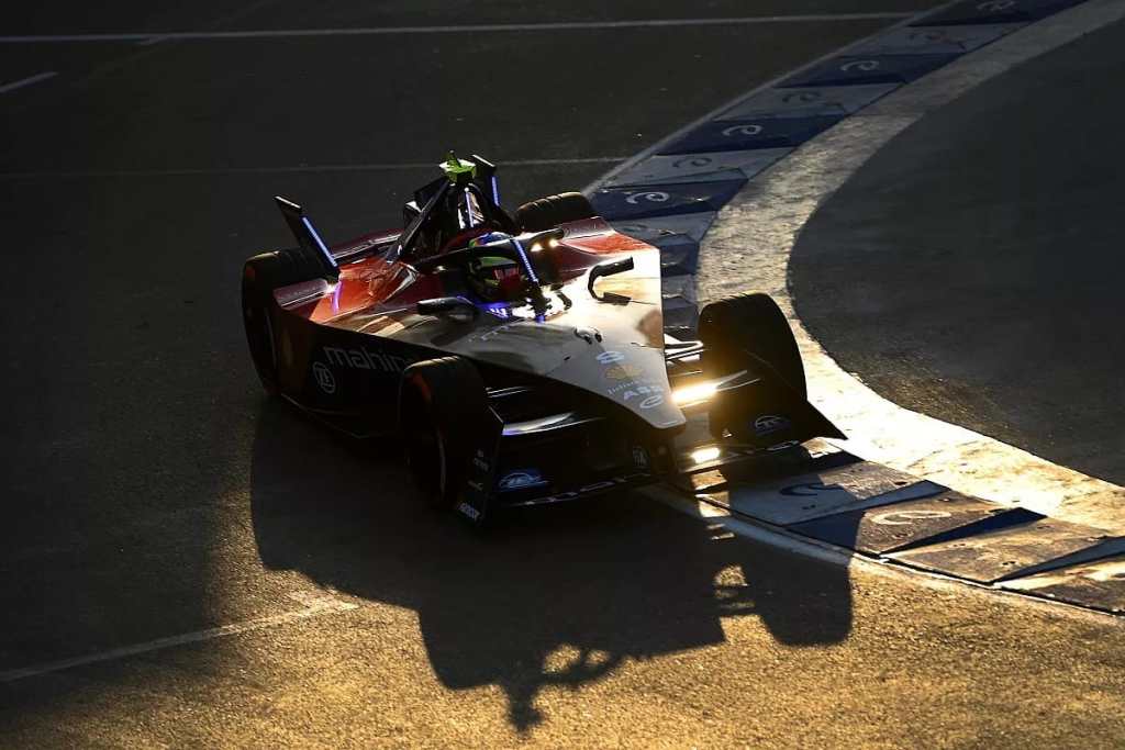 Oliver Rowland sulla macchina "di casa", la Mahindra