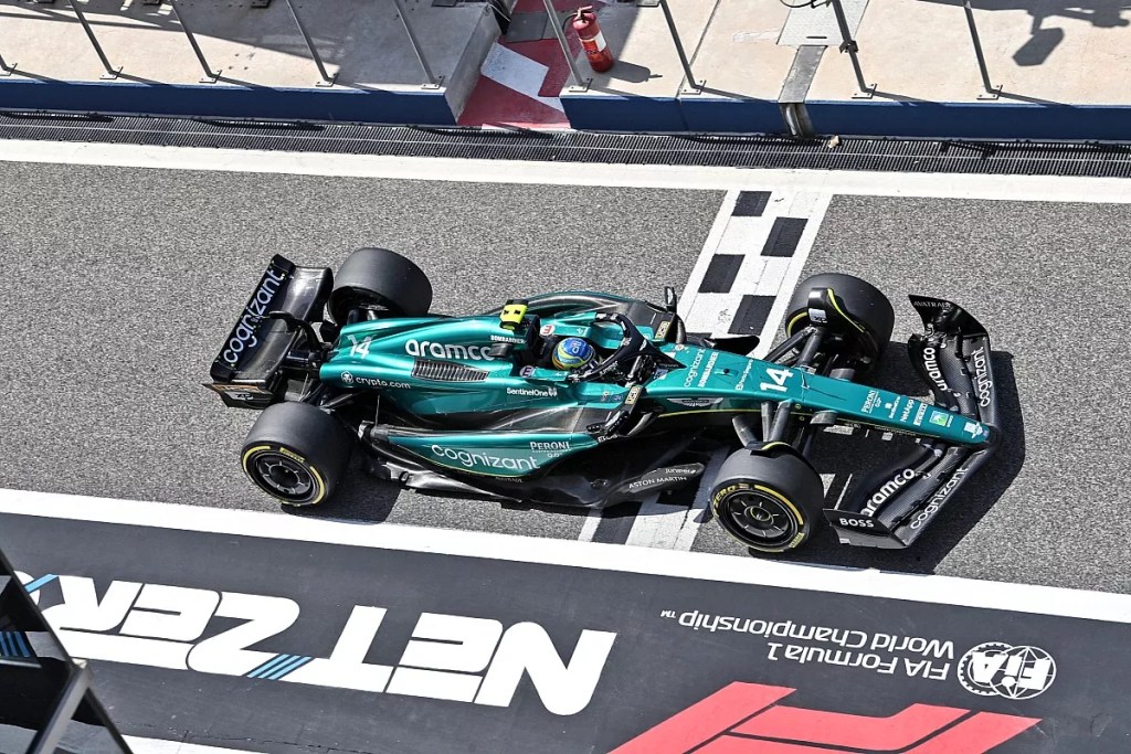 fernando alonso aston martin a