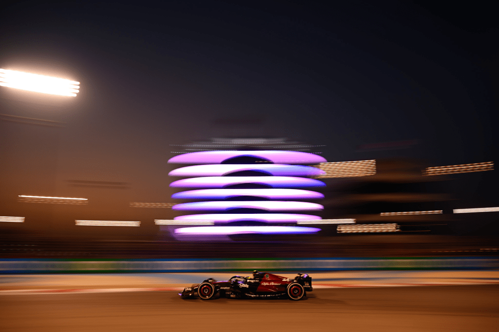F1 | LIVE - Test Bahrain Day 2 - pomeriggio: Zhou in prima posizione, secondo Verstappen