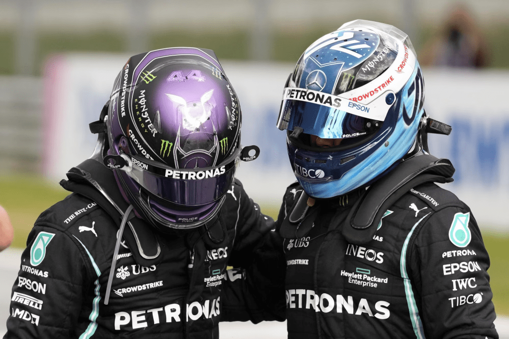 Valtteri Bottas e Lewis Hamilton hanno condiviso il box per cinque stagioni, cinque anni in cui il britannico è stato sempre avanti. Ma Bottas assicura che è stato molto difficile per lui riconoscere che Hamilton era superiore e riconosce di averlo accettato solo nell'ultimo anno.
