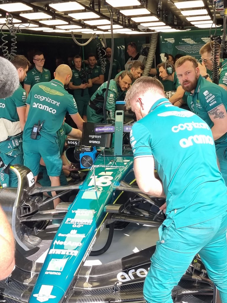 Le prime prove libere dell'anno capitanate da Sergio Perez che detta il passo davanti a tutti. Red Bull forte sia nel giro secco che sul passo gara. Fuori pista per la Ferrari di Sainz con un testacoda.