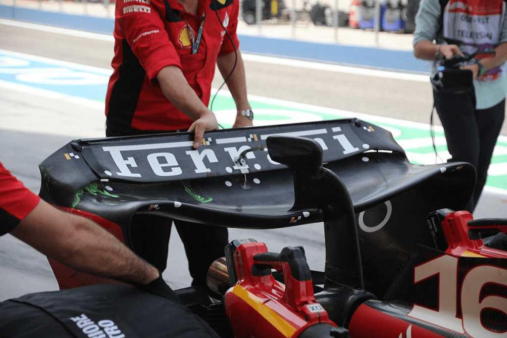 ferrari ala monopilone