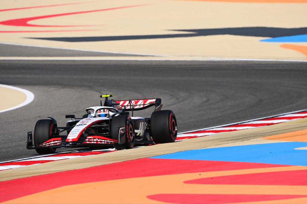 Il team principal della Haas, Guenther Steiner, afferma che la sua squadra è finalmente tornata ad essere una squadra "normale" in termini di piani di sviluppo della vettura per la stagione 2023.