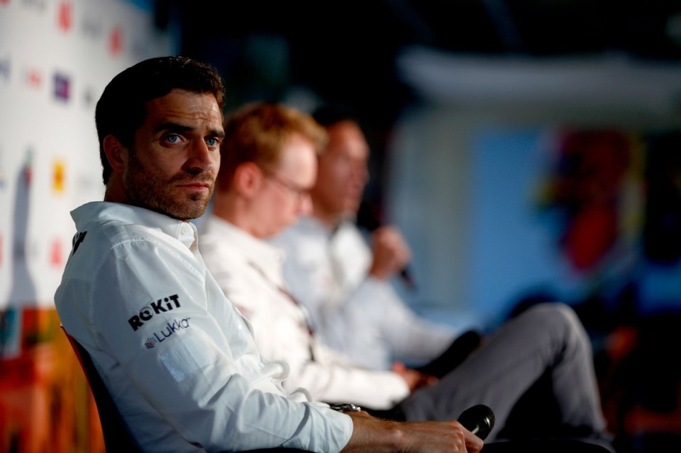 Jerome d'Ambrosio sembra essere uno dei papabili sostituti di James Vowles nella divisione strategica della Mercedes. L'ex pilota belga è stato nel box del marchio stellare durante i test pre-campionato e ha un buon rapporto con Toto Wolff, avendo lavorato con sua moglie, Susie Wolff, in Formula E per due anni.