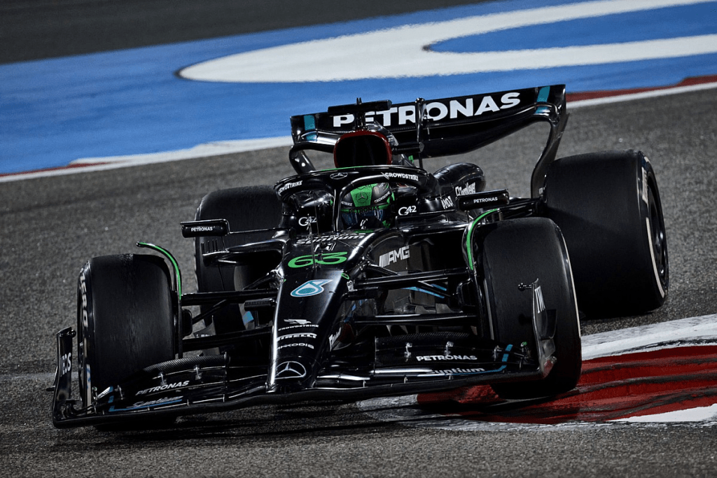 George Russell crede che l'Aston Martin sarà molto forte questo fine settimana in Australia. Il britannico sostiene che il team di Silverstone ha la macchina più veloce a centro curva e ce ne sono molte ad Albert Park.