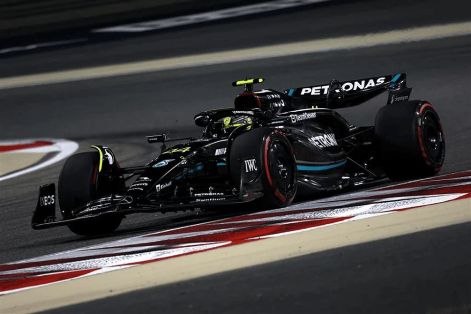 Il pilota della Mercedes ha faticato a tenere il passo dei primi, chiudendo la gara a 50 secondi dal vincitore Max Verstappen.