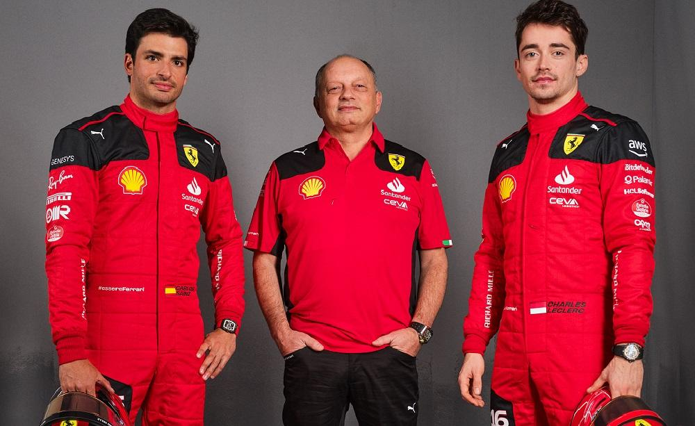 Charles Leclerc vede Carlos Sainz in lotta per la vittoria dalla prima gara di questa stagione. Il monegasco ricorda che il suo compagno di squadra ha sofferto all'inizio dello scorso anno per sentirsi a suo agio con la F1-75, ma con il passare delle gare le sue prestazioni sono migliorate per finire molto bene nel 2022.