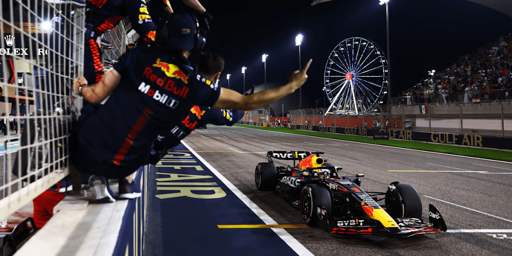 La Red Bull è sembrata dominante nel Gran Premio d’apertura. Una domanda tiene banco: come mai sono stati così forti in Bahrain nonostante le sanzioni del budget cap.