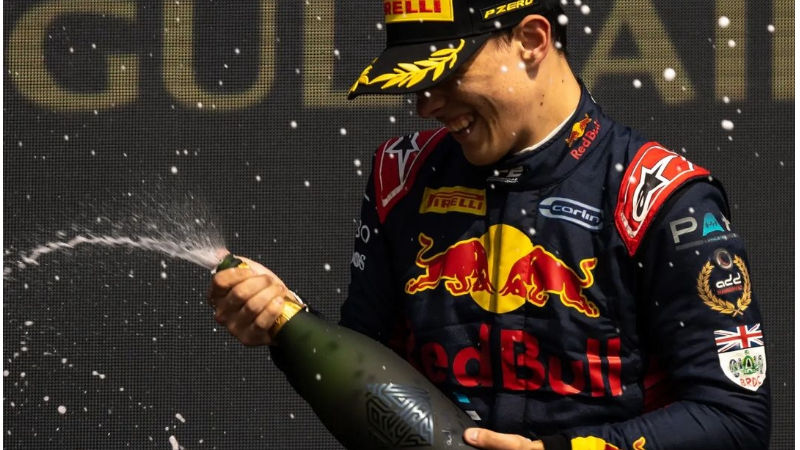 Ritorna la F2, e dopo il weekend del Bahrain l'obiettivo a Jeddah è uno solo: battere Theo Pourchaire. Chi ci riuscirà? Ecco la race preview del Gran Premio Dell'Arabia Saudita.