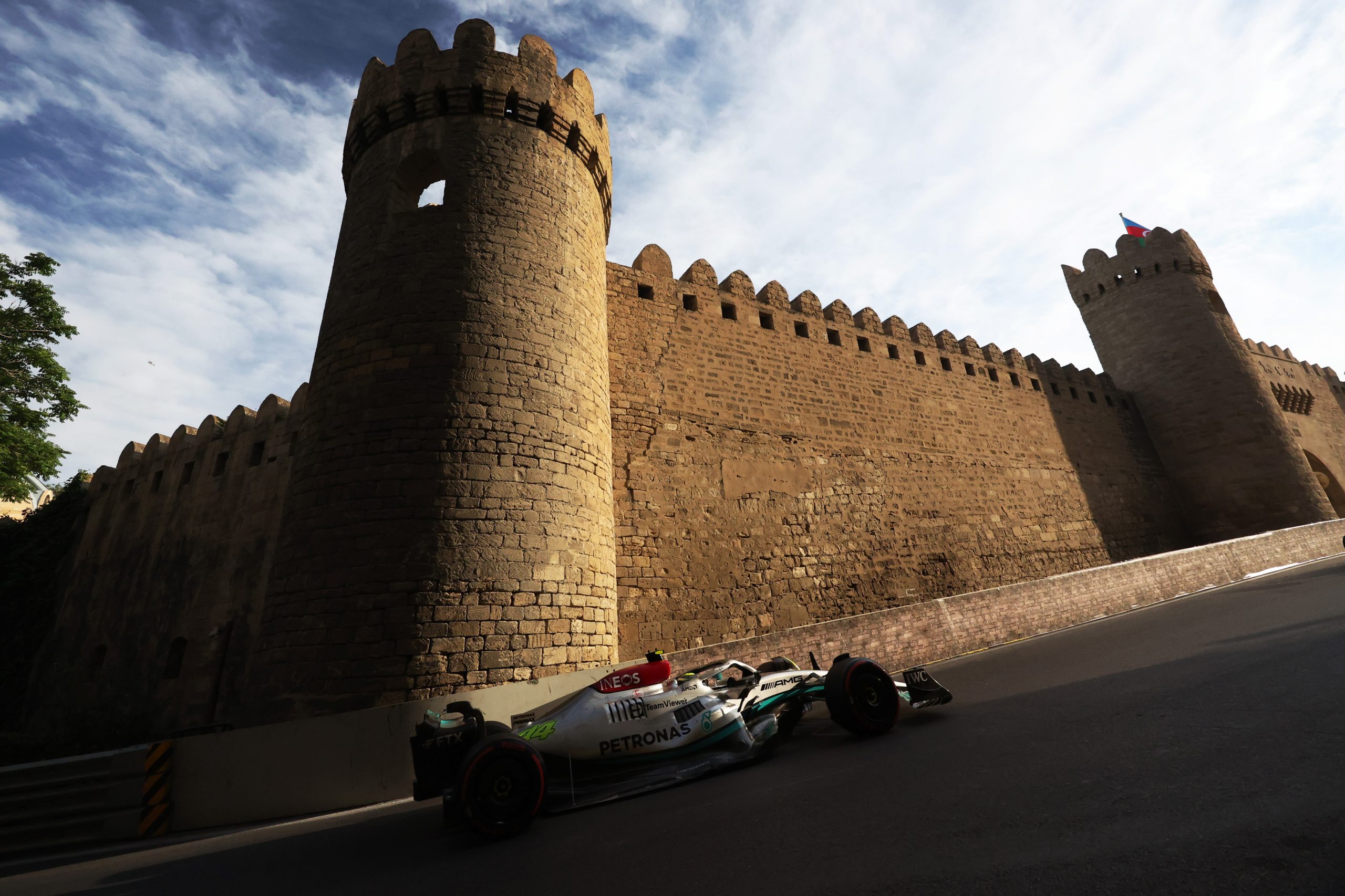 Lewis Hamilton si è scagliato contro il format introdotto a Baku, definendo le nuove Sprint Race come delle Prove Libere in grado di assrgnare punti.
