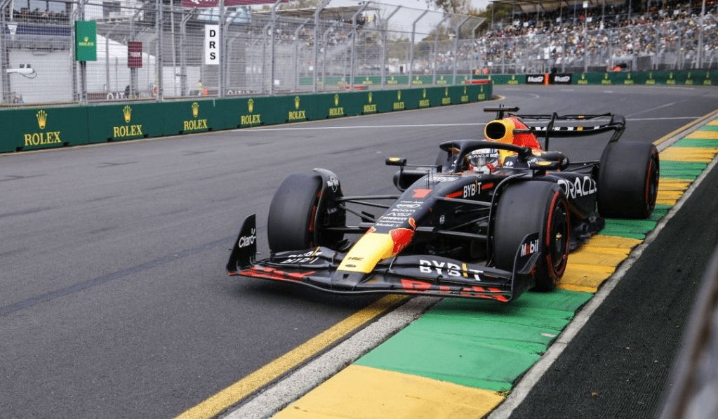Max Verstappen ha affermato che Red Bull stava gestendo il proprio ritmo per combattere il degrado delle gomme in Australia, poiché "non era necessario" rischiare che le gomme dure si consumassero domenica.