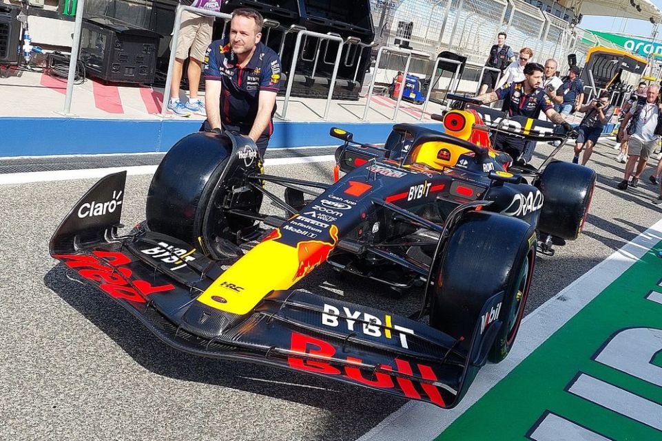 red bull racing rb19 front win
