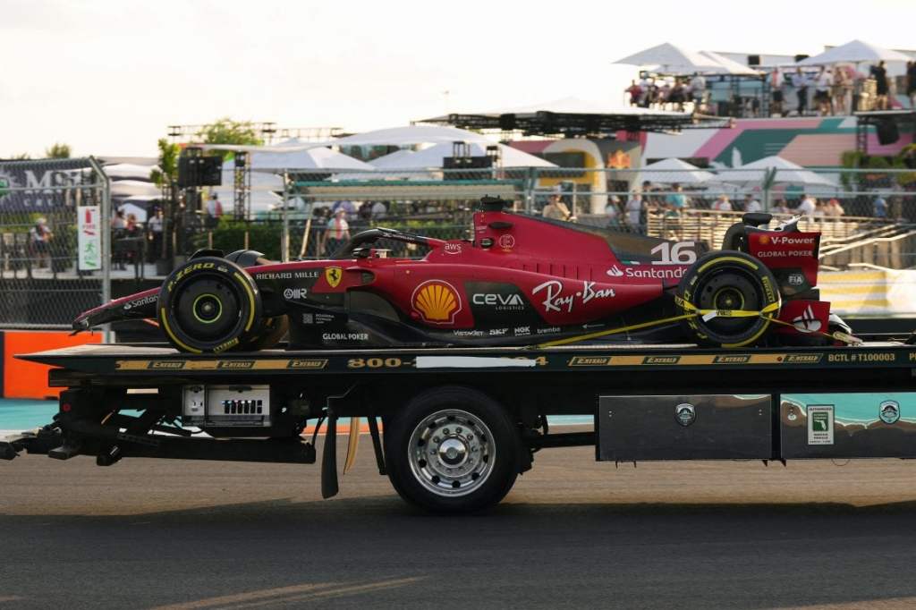 La Ferrari numero 16 ha concluso entrambe le prove libere in terza posizione eppure secondo Charles c’è poco da essere ottimisti.