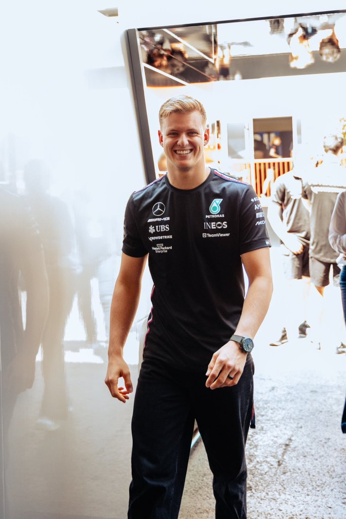 Toto Wolff ha commentato il futuro di Mick Schumacher in F1, aprendo le porte a un possibile ritorno nel 2025. Aggiungendo inoltre di dover tenere sotto controllo i movimenti della Williams.