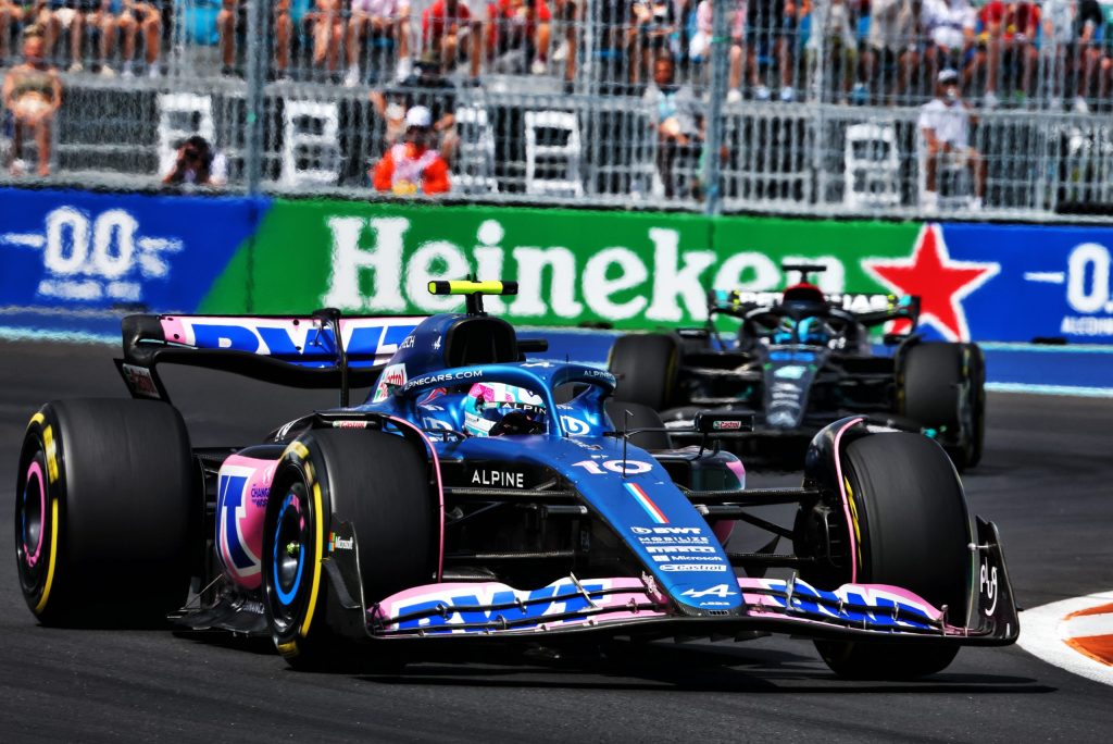 Il Team Principal dell'Alpine, Otmar Szafnauer, ritiene che la squadra debba lavorare per rendere la performance della vettura più costanti.