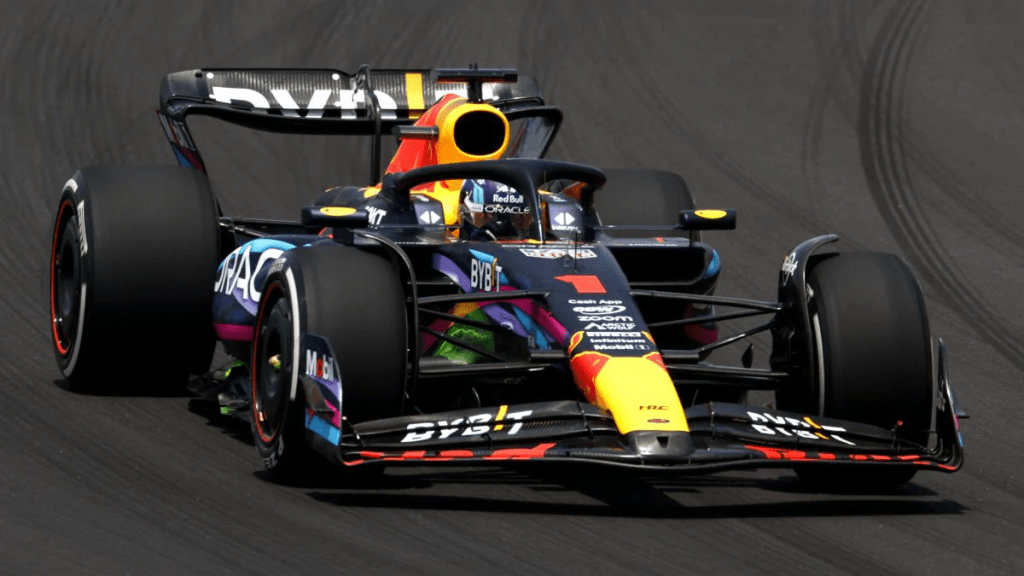 La Red Bull sta continuando a portare avanti il suo programma di sviluppo nonostante goda di un sostanziale vantaggio in termini di prestazioni rispetto ai suoi rivali, afferma Max Verstappen.