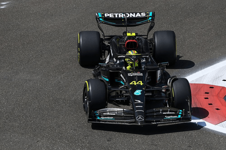I piloti di Formula 1 hanno messo in dubbio la decisione di accorciare la zona DRS sul rettilineo principale dopo aver faticato a sorpassarsi a vicenda durante il Gran Premio dell'Azerbaigian.
