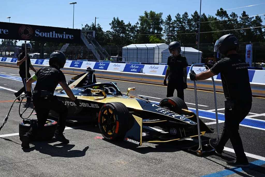 DS-Penske
