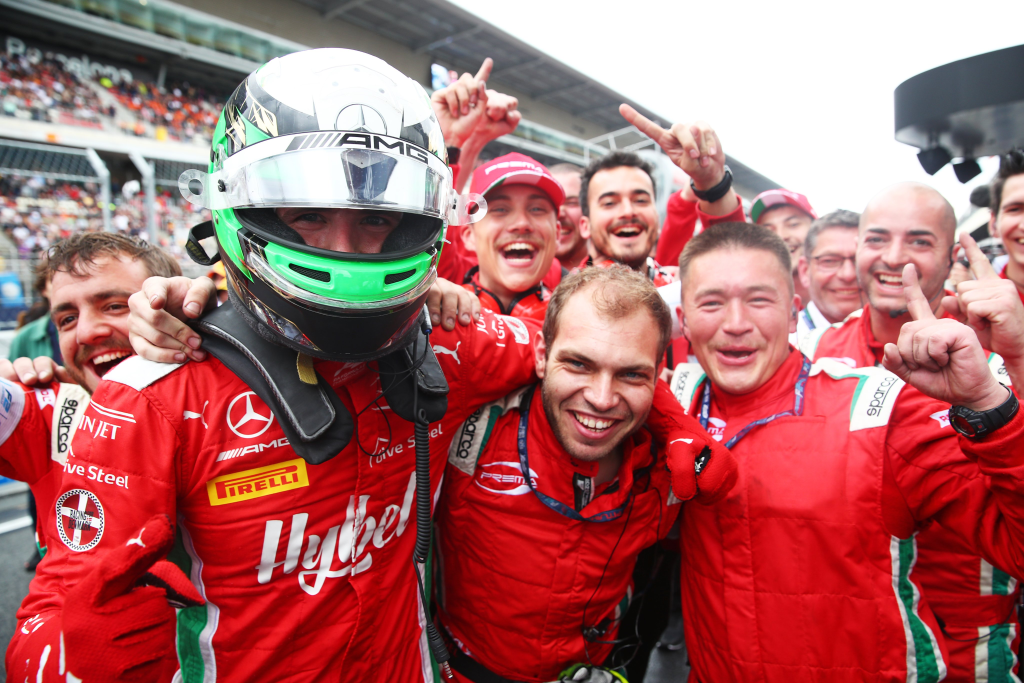 Il leader del campionato di Formula 2 Frederik Vesti ha concluso una corsa impeccabile per conquistare la vittoria a Barcellona.