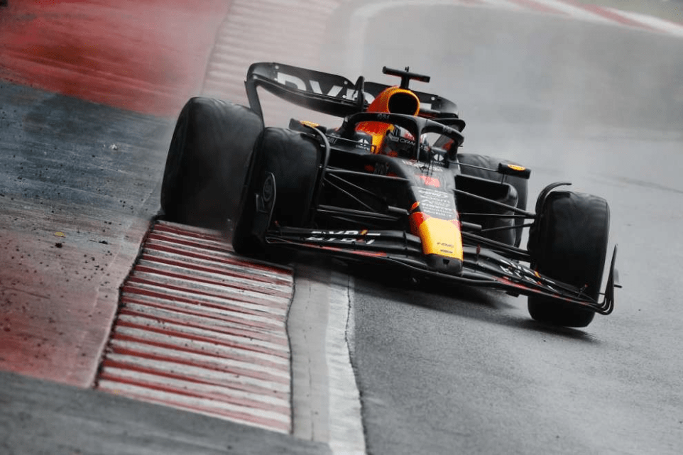 Quinta pole stagionale per il campione del mondo Max Verstappen, in una sessione di qualifiche condizionata dalla pioggia.