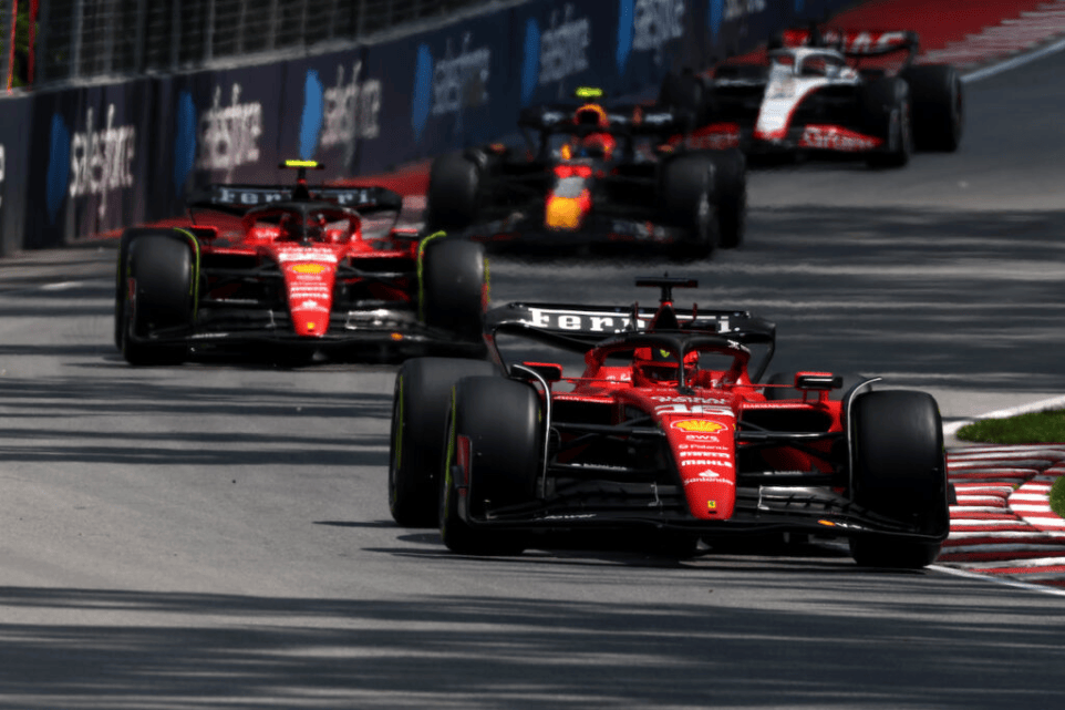 La decisione della Ferrari di non rientrare ai box durante il periodo di Safety Car all'inizio del Gran Premio del Canada aveva il potenziale per essere un altro passo falso strategico da parte del team. Ma alla fine non è stato così, scopriamo insieme perché.