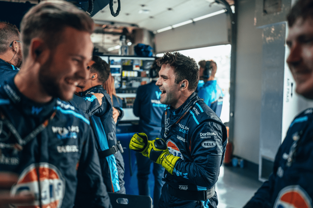 Alexander Albon ha affermato che il suo team ha cercato di impedirgli di rendersi conto di quanto sarebbe durato il suo ultimo stint sulla strada per il loro miglior risultato della stagione.