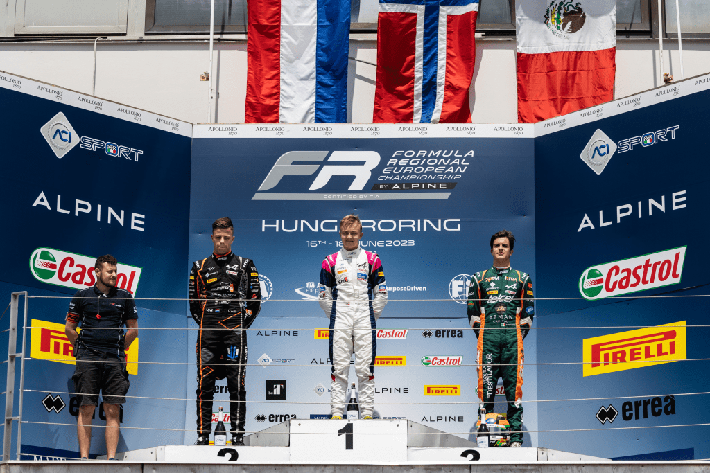 Martinius Stenshorne di R-ace GP ha vinto Gara-1 del Campionato Europeo di Formula Regional all'Hungaroring dopo una breve battaglia con Andrea Kimi Antonelli.