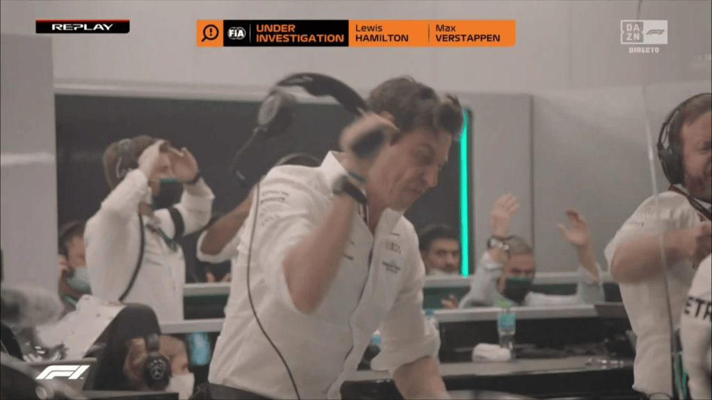 Il team principal della Red Bull Christian Horner non ritiene giusta la scelta di Toto Wolff di sfasciare le cuffie in diretta tv. Il britannico ricorda che in tutte le categorie sportive c'è un gioco mentale contro tutti i rivali e anche se sei molto frustrato, è meglio sfogarsi internamente.