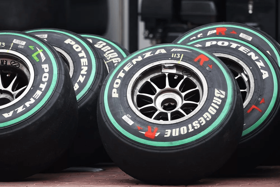 Pirelli sembra pronta ad affrontare la concorrenza per il contratto di appalto ufficiale della FIA come fornitore dal 2025. Pare che anche Bridgestone abbia fatto un'offerta.