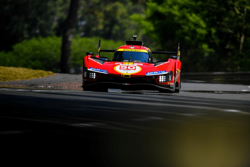 La Ferrari ha chiuso in testa le prime qualifiche per la 24 Ore di Le Mans, quando sono state decise le otto vetture di ogni classe che avanzeranno alla sessione di Hyperpole di giovedì.