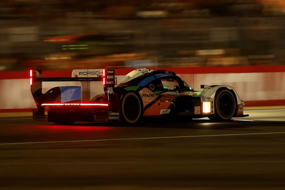 La Porsche ha battuto la Ferrari nelle seconde prove libere della 24 Ore di Le Mans, ponendo fine alla morsa del produttore italiano al primo posto nei tempi.