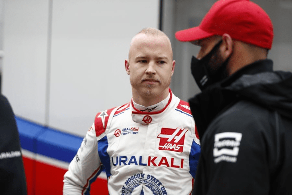 Nikita Mazepin si è visto negare la possibilità di tornare a tempo pieno sulla griglia di Formula 1. Il russo non potrà tornare nella classe regina il prossimo anno dopo che a luglio gli è stata negata la proposta di recarsi nel Regno Unito. I tribunali effettueranno una revisione più ampia nel corso del mese, ma sarebbe troppo tardi.