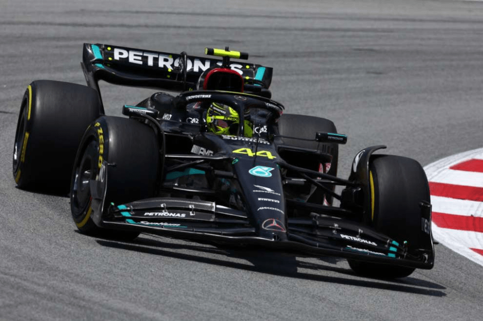 La W14 ha mostrato diversi problemi dall'inizio della stagione, ma Lewis Hamilton si è spesso lamentato di uno in particolare: il sedile. Il britannico si è trovato a disagio con la posizione di guida e assicura che nemmeno gli aggiornamenti potranno migliorare la sua situazione.