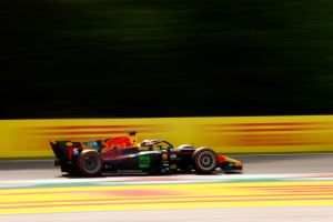 F1pJ8ENaMAENBVq