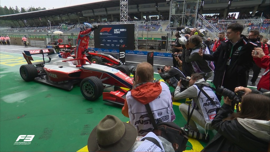 Vittoria di misura del pilota prema, Marti beffato, solo sesto, da una safety car che ha annullato il suo vantaggio, Minì solido in P2.