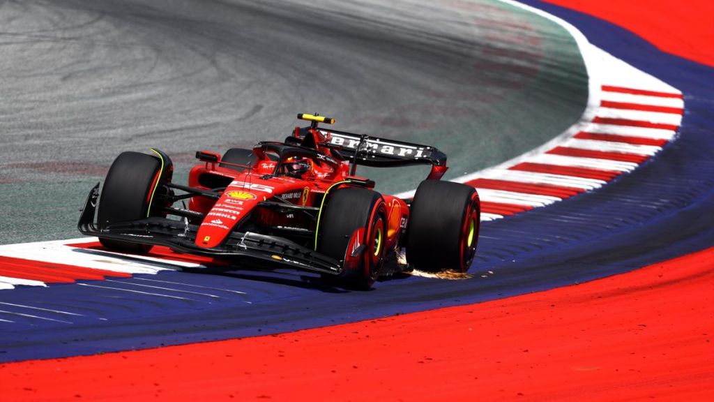 Sainz per nulla contento della strategia adottata dal team. Vasseur tranquillo, finché c'è un dialogo va tutto bene.